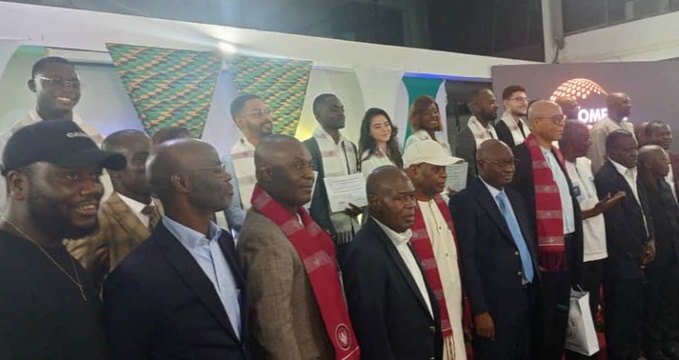 École d'architecture d'Abidjan/ 8 étudiants en Master 2 sur 8 passent haut les mains École d'architecture d'Abidjan/ 8 étudiants en Master 2 sur 8 passent haut les mains