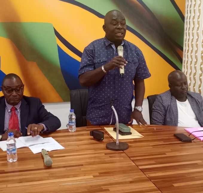 Le président de la plate-forme des agents des collectivités, le capitaine Ligué Dominique Le président de la plate-forme des agents des collectivités, le capitaine Ligué Dominique