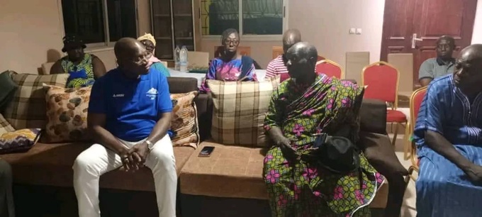 Le ministre délégué des sports et du cadre de vie aux côtés des familles des sinistrés Le ministre délégué des sports et du cadre de vie aux côtés des familles des sinistrés