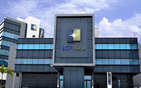 Gabon/ Le PDG du Groupe BGFI Bank, Henri-Claude Oyima nommé ministre d'État ministre de l'Economie, des finances, de la dette et des participations au nouveau gouvernement . Gabon/ Le PDG du Groupe BGFI Bank, Henri-Claude Oyima nommé ministre d'État ministre de l'Economie, des finances, de la dette et des participations au nouveau gouvernement .