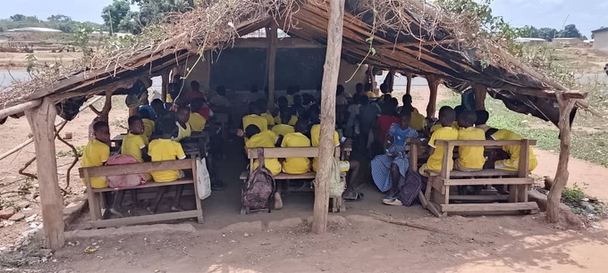 Gohitafla/L' Ong Judemar  offre 5 tonnes de ciment pour la construction de 3 classes à l’Epp Bongofla