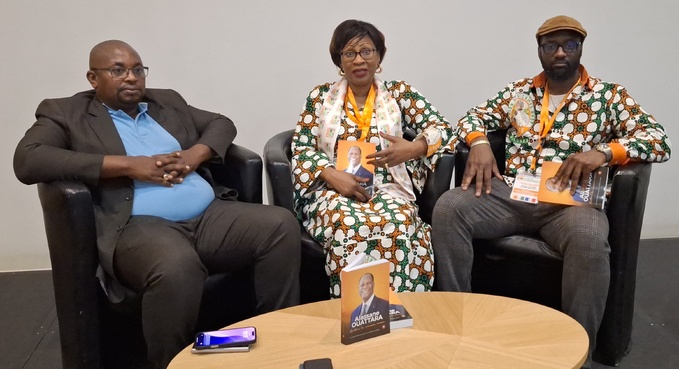 À Paris, la diaspora RHDP célèbre l’œuvre du président Ouattara à travers un ouvrage collectif À Paris, la diaspora RHDP célèbre l’œuvre du président Ouattara à travers un ouvrage collectif