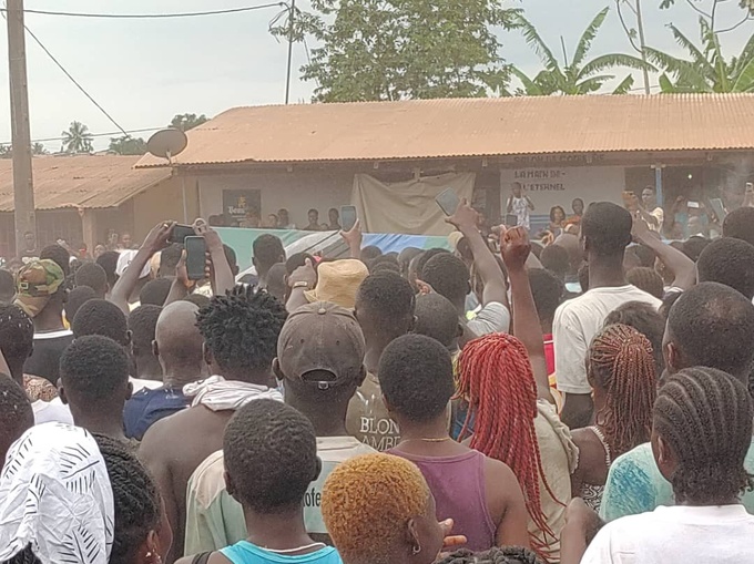 Bécédi-Brignan/Mystère autour de l’inhumation du président des jeunes/ Le cercueil de N’Cho N’Cho William, alias " Tigré" refuse d'entrer dans la tombe. Bécédi-Brignan/Mystère autour de l’inhumation du président des jeunes/ Le cercueil de N’Cho N’Cho William, alias " Tigré" refuse d'entrer dans la tombe.