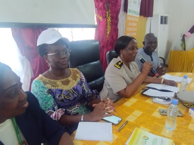 Mme le préfet de Jacqueville représentant le préfet de la région des Grands Ponts Mme le préfet de Jacqueville représentant le préfet de la région des Grands Ponts