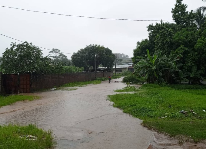 Pluies diluviennes/ Plusieurs habitations sous les eaux, des voies coupées et des véhicules piégés à Dabou.