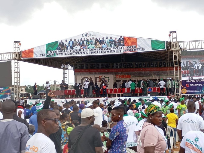 Côte d’ivoire – meeting de la CAP-CI : A l’espace figayo, l’opposition sonne l’alarme d’une démocratie en danger. Côte d’ivoire – meeting de la CAP-CI : A l’espace figayo, l’opposition sonne l’alarme d’une démocratie en danger.