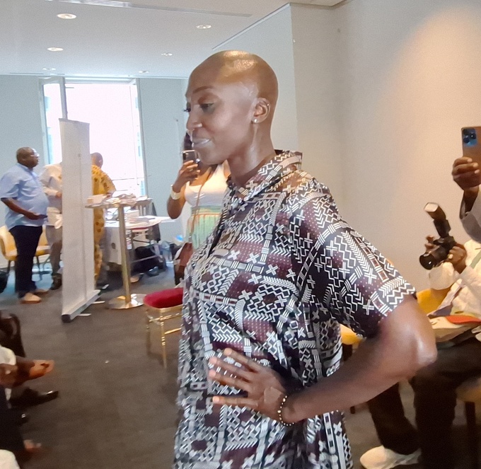 défilé d'un mannequin de mode de l’artiste Sali Kams. défilé d'un mannequin de mode de l’artiste Sali Kams.