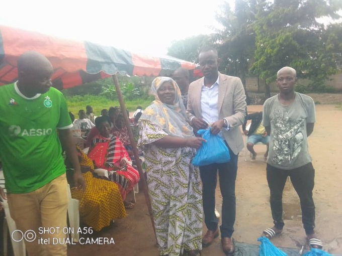 Agboville/Tabaski/ Dr Cissé Abdoulaye offre plusieurs kits alimentaires aux familles démunies