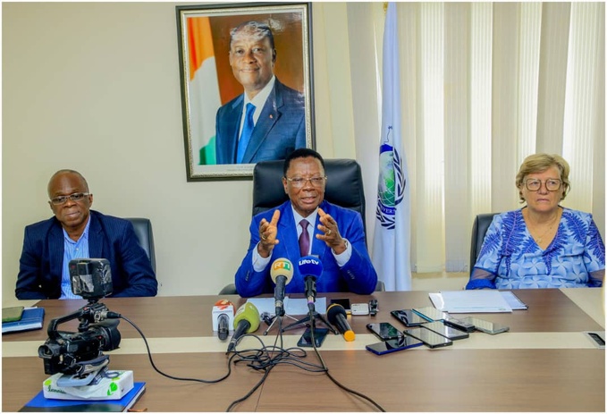 Célébration des 20 ans de la Fédération de la paix universelle/Aka Sayé Lazare ( pdt du Fpu) dévoile les 5 principes de la paix Célébration des 20 ans de la Fédération de la paix universelle/Aka Sayé Lazare ( pdt du Fpu) dévoile les 5 principes de la paix