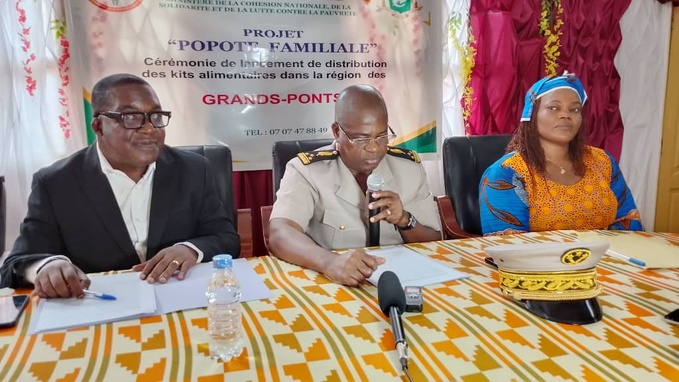 Dabou/Programme de "Popote familiale"/ 50 familles reçoivent des vivres et non vivres. Dabou/Programme de "Popote familiale"/ 50 familles reçoivent des vivres et non vivres.