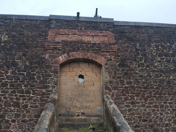 Dabou/ Le canon du Fort Faidherbe volé, retrouvé. Dabou/ Le canon du Fort Faidherbe volé, retrouvé.