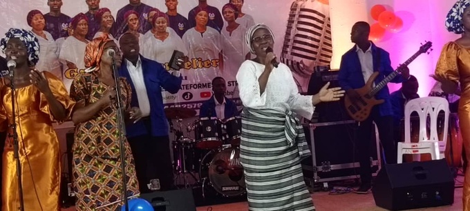 Le groupe Chandelier en pleine prestation Le groupe Chandelier en pleine prestation