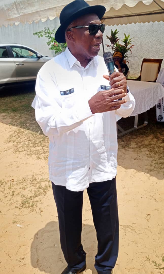 Dabou/ Célébration des 65 ans de l'indépendance/ Le ministre gouverneur offre 950 kits alimentaires aux femmes. Dabou/ Célébration des 65 ans de l'indépendance/ Le ministre gouverneur offre 950 kits alimentaires aux femmes.