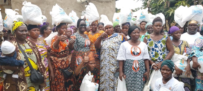 Jacqueville/ La Présidente régionale du Rhdp met les femmes d'Irobo et Kouassikro en ordre de bataille pour la victoire d'Alassane Ouattara au premier tour. Jacqueville/ La Présidente régionale du Rhdp met les femmes d'Irobo et Kouassikro en ordre de bataille pour la victoire d'Alassane Ouattara au premier tour.