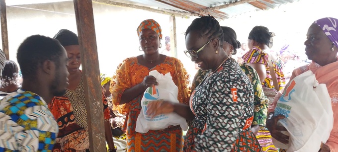 Jacqueville/ La Présidente régionale du Rhdp met les femmes d'Irobo et Kouassikro en ordre de bataille pour la victoire d'Alassane Ouattara au premier tour. Jacqueville/ La Présidente régionale du Rhdp met les femmes d'Irobo et Kouassikro en ordre de bataille pour la victoire d'Alassane Ouattara au premier tour.