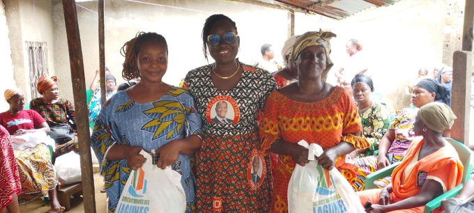 Jacqueville/ La Présidente régionale du Rhdp met les femmes d'Irobo et Kouassikro en ordre de bataille pour la victoire d'Alassane Ouattara au premier tour. Jacqueville/ La Présidente régionale du Rhdp met les femmes d'Irobo et Kouassikro en ordre de bataille pour la victoire d'Alassane Ouattara au premier tour.