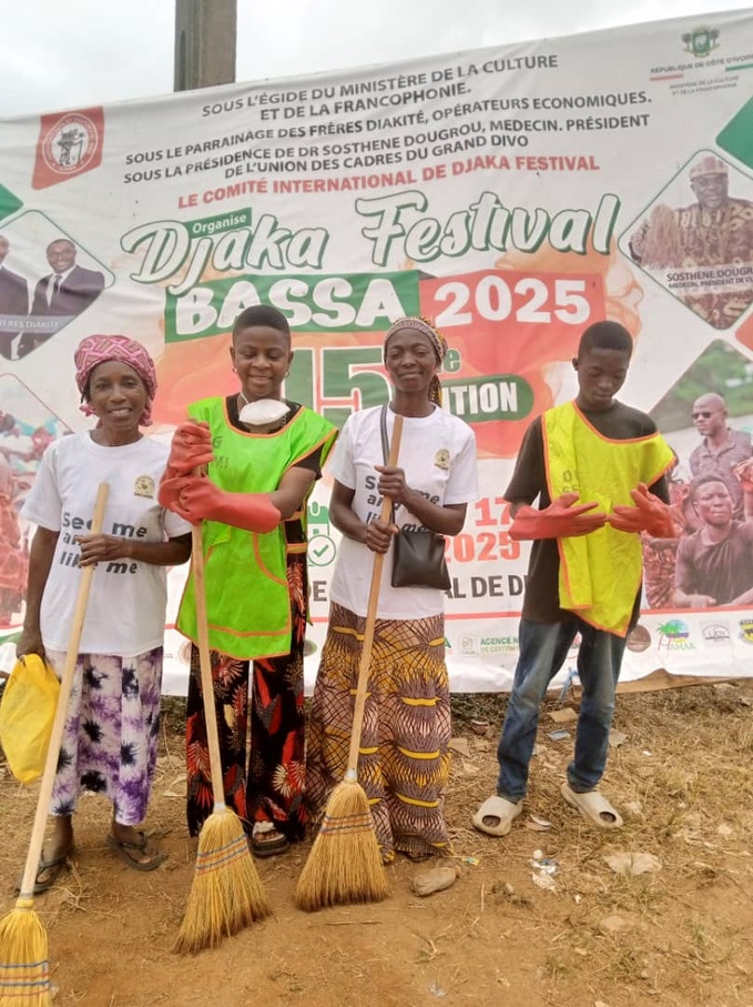 bénévoles Ong Seemi au Djaka festival bénévoles Ong Seemi au Djaka festival