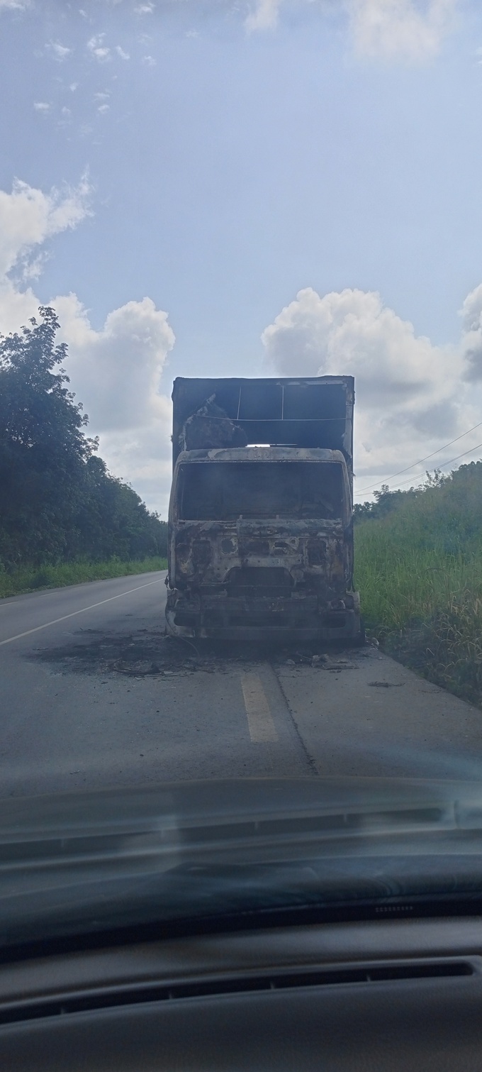 Dabou/  Plusieurs camions saccagés ou incendiés sur l'axe Dabou-San-Pedro par des individus non identifiés Dabou/  Plusieurs camions saccagés ou incendiés sur l'axe Dabou-San-Pedro par des individus non identifiés
