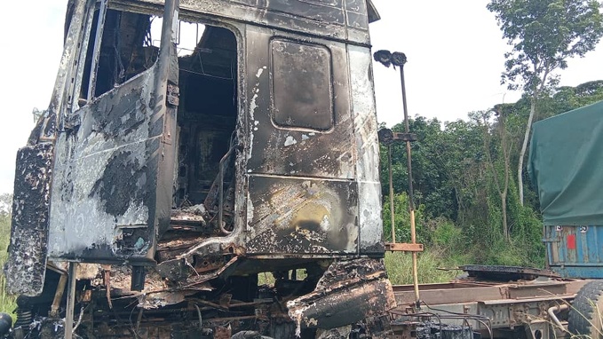 Dabou/  Plusieurs camions saccagés ou incendiés sur l'axe Dabou-San-Pedro par des individus non identifiés Dabou/  Plusieurs camions saccagés ou incendiés sur l'axe Dabou-San-Pedro par des individus non identifiés