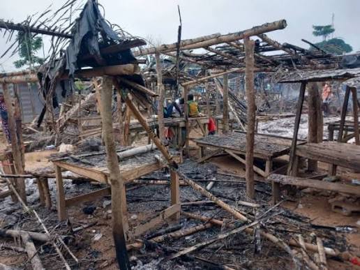 Oumé/ Lynché au domicile de son amante, un jeune paysan succombe à ses blessures. Des villageois saccagent plusieurs habitations en représailles.