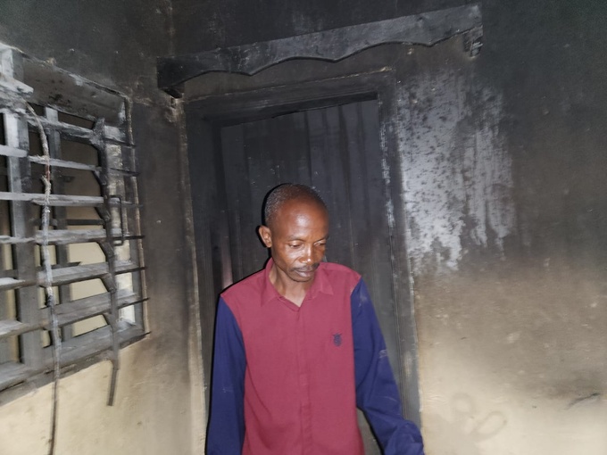 Sinistre à Duékoué/ Son domicile ravagé par les flammes, un enseignant et sa famille  réfugiés dans une église