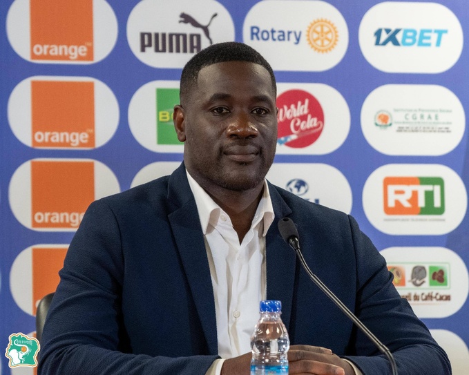 © FIF Conférence de presse relative à la liste de 26 joueurs retenus pour la Coupe du monde FIFA 2026 Le sélectionneur des Éléphants de Côte d’Ivoire, Émerse Faé, a animé ce vendredi 15 mai 2026 au stade Félix Houphouët Boigny, une conférence de presse relative à la liste de 26 joueurs retenus pour la Coupe du monde FIFA 2026.