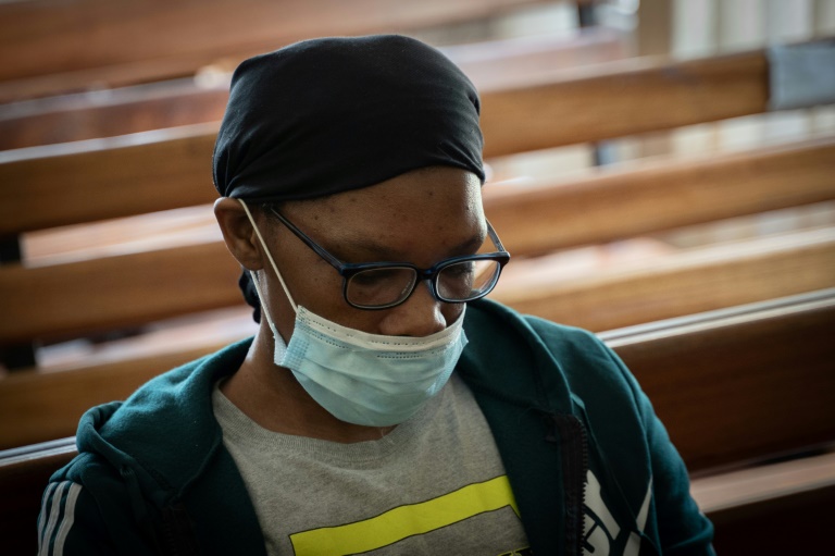 Béatrice Munyenyezi, accusée de crimes pendant le génocide de 1994 contre les Tutsi, au tribunal de Kigali, le 28 avril 2021 au Rwanda. Simon Wohlfahrt / AFP Béatrice Munyenyezi, accusée de crimes pendant le génocide de 1994 contre les Tutsi, au tribunal de Kigali, le 28 avril 2021 au Rwanda. Simon Wohlfahrt / AFP