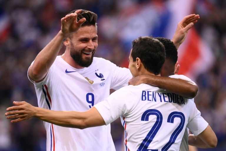 La joie de l’attaquant français Olivier Giroud, après avoir marqué le 2e but face à la Bulgarie, lors de leur match amical, le 8 juin 2021 au Stade de France à Saint-Denis, en guise de préparation avant l’Euro 2020. FRANCK FIFE / AFP