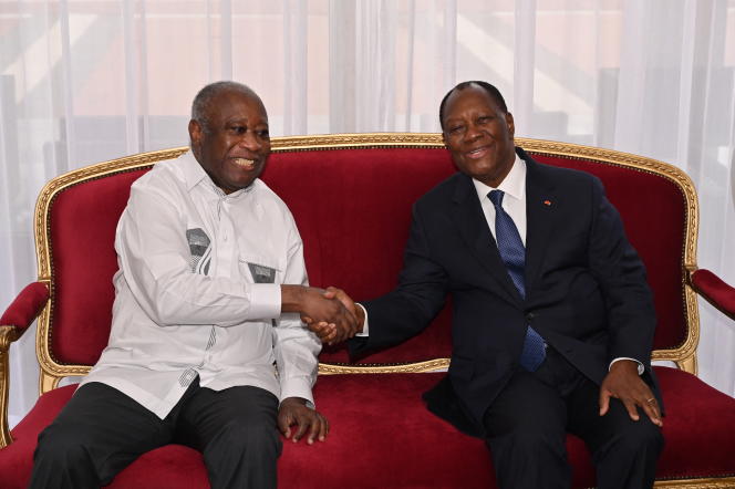 Le président ivoirien Alassane Ouattara reçoit l’ancien président Laurent Gbagbo à Abidjan le 27 juillet 2021. ISSOUF SANOGO / AFP