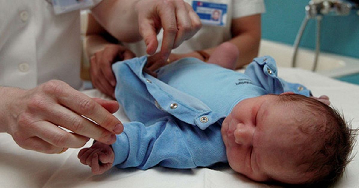 La mère du bébé abandonné dans des toilettes