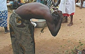 Ph:DR   Des pratiques mystérieuses Ph:DR   Des pratiques mystérieuses