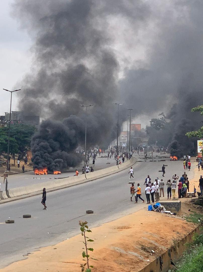Affrontements entre policiers et ferrailleurs à Abobo Anador. Affrontements entre policiers et ferrailleurs à Abobo Anador.
