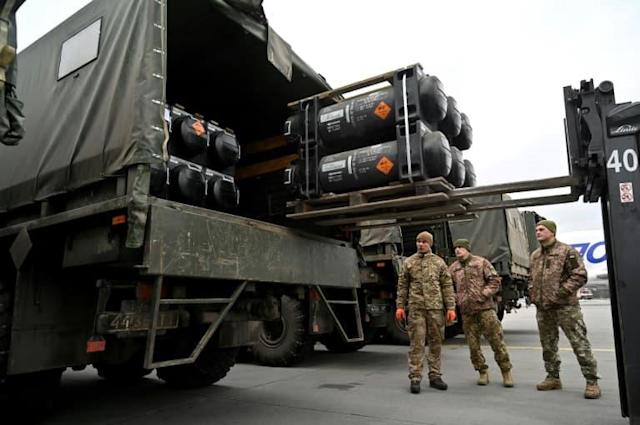 Missiles Stinger et Javelin envoyés à l'Ukraine : Comment les forces Ukrainiennes s'équipent pour contrer l'armée Russe