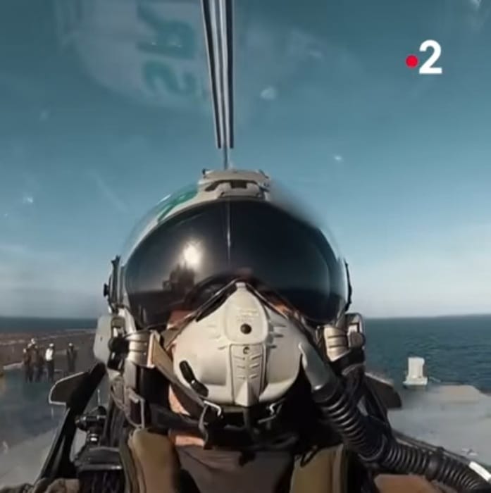 ​Conflit en Ukraine : La France dépêche un porte-avions pour dissuader la Russie