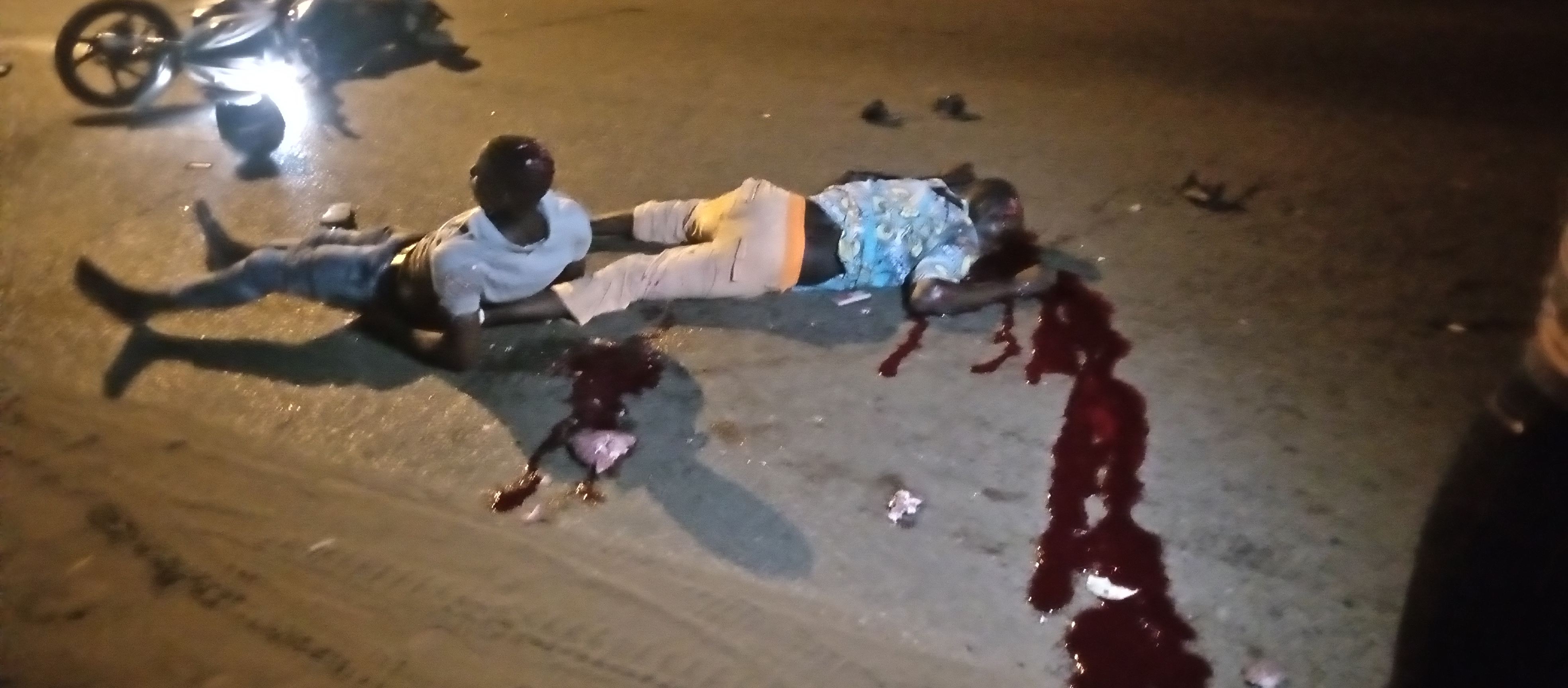 Dabou/ Deux motards percutent un tricycle et meurent sur le champ Dabou/ Deux motards percutent un tricycle et meurent sur le champ