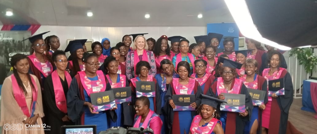 Côte d'Ivoire/Programme Academy for women entrepreneurs cohorte 2 ,38 femmes reçoivent leurs diplômes de participation