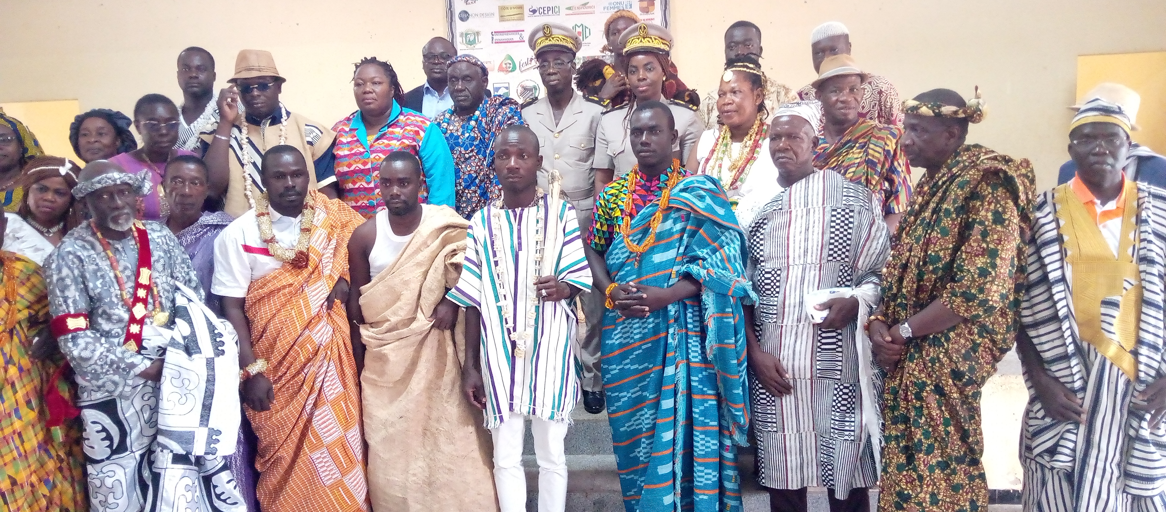 La photo de famille à la 4 ème édition des Jpti à Adzopé La photo de famille à la 4 ème édition des Jpti à Adzopé