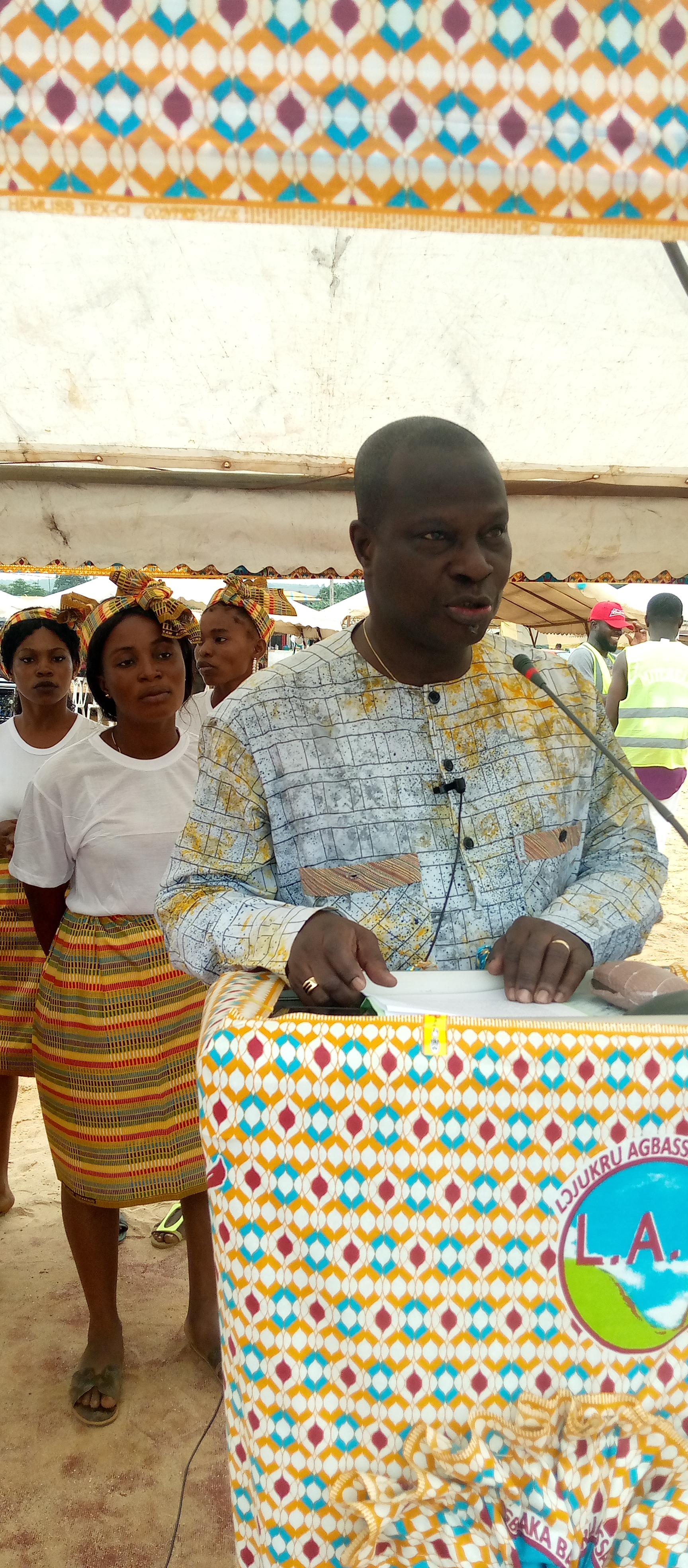 Dabou/ La génération Abr'man confie son destin à Nomel Yannick. Le ministre Essis Emmanuel aux populations : "Arrêtons les querelles inutiles" Dabou/ La génération Abr'man confie son destin à Nomel Yannick. Le ministre Essis Emmanuel aux populations : "Arrêtons les querelles inutiles"