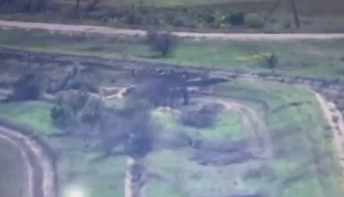 Libération de Kherson : acculés par les Ukrainiens, des soldats Russes hissent le drapeau blanc et se rendent