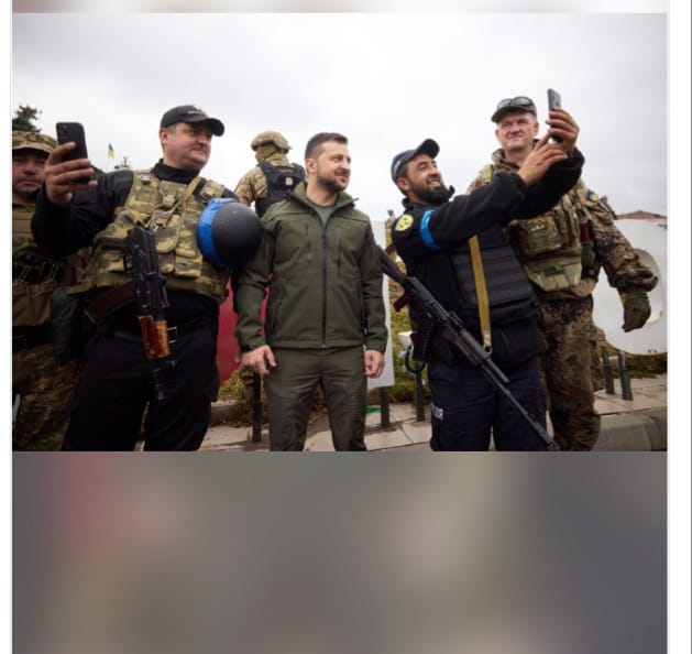 Izioum enfin libérée de l'occupation Russe, Zelensky y débarque pour féliciter ses troupes