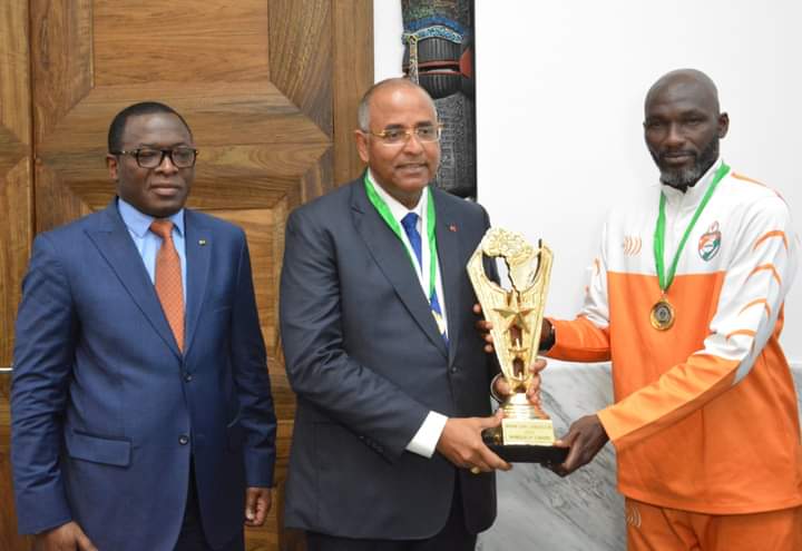 Le premier ministre Patrick Achi a reçu le trophée continental du Maracana