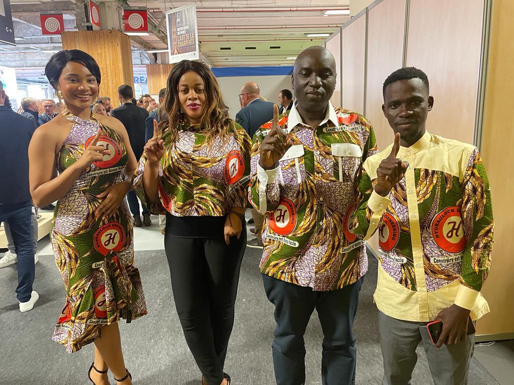 Mme Rachel Yomin DG de Hydraulock (au centre) et son équipe ont dignement représenté la Côte d'Ivoire au salon de l'immobilier à Paris