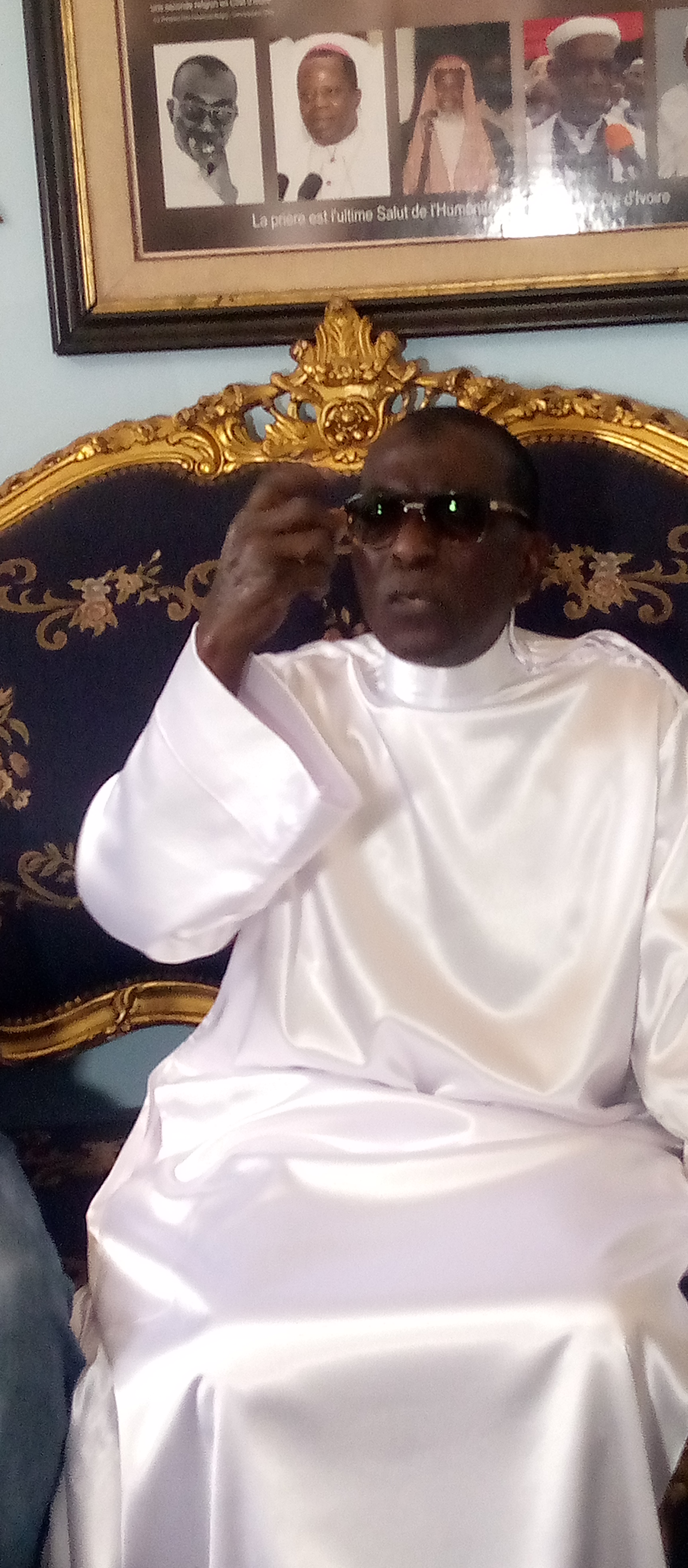 Le révérend pasteur Ediémou Blin Jacob président de la conférence des églises révélées d'Afrique, formel sur la puissance du pèlerinage Le révérend pasteur Ediémou Blin Jacob président de la conférence des églises révélées d'Afrique, formel sur la puissance du pèlerinage