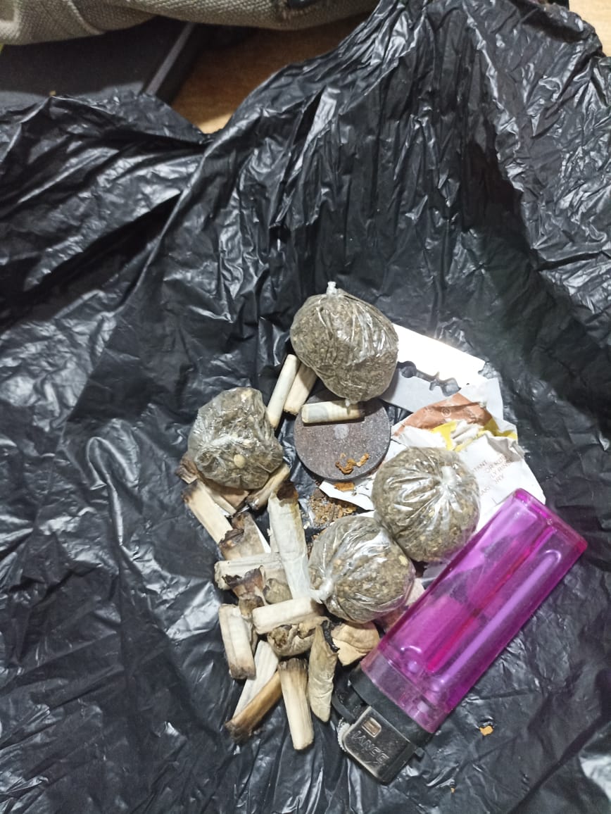 Les boulettes de cannabis retrouvées sur la plage de Gd Bassam au cours de opération Espadon1 Les boulettes de cannabis retrouvées sur la plage de Gd Bassam au cours de opération Espadon1