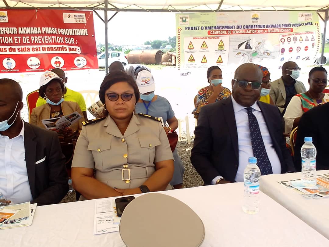 Mme Sagou Paule, secrétaire générale de la préfecture d'Abidjan a présidé la cérémonie de sensibilisation au carrefour Akwaba
