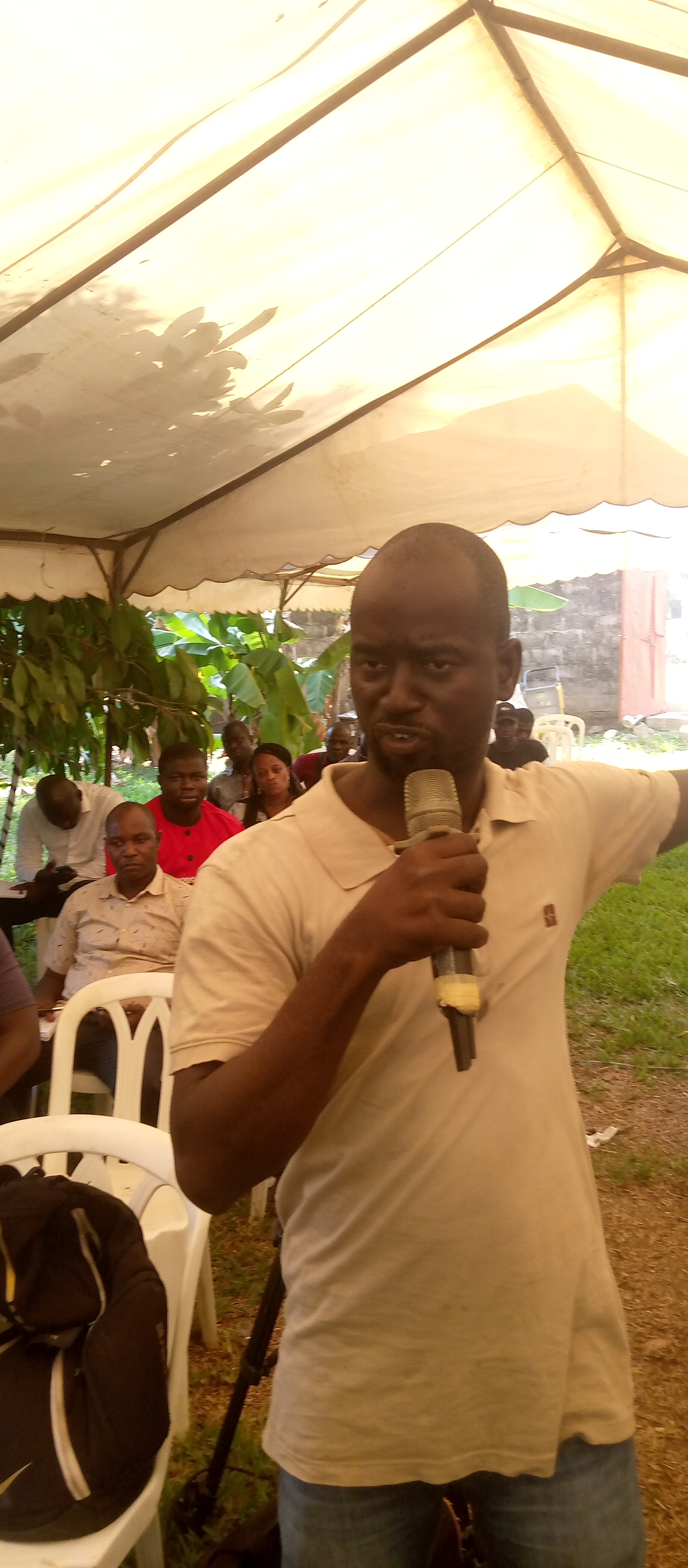 Un jeune transporteur a exprimé son râle le bol contre les nouvelles réformes Un jeune transporteur a exprimé son râle le bol contre les nouvelles réformes