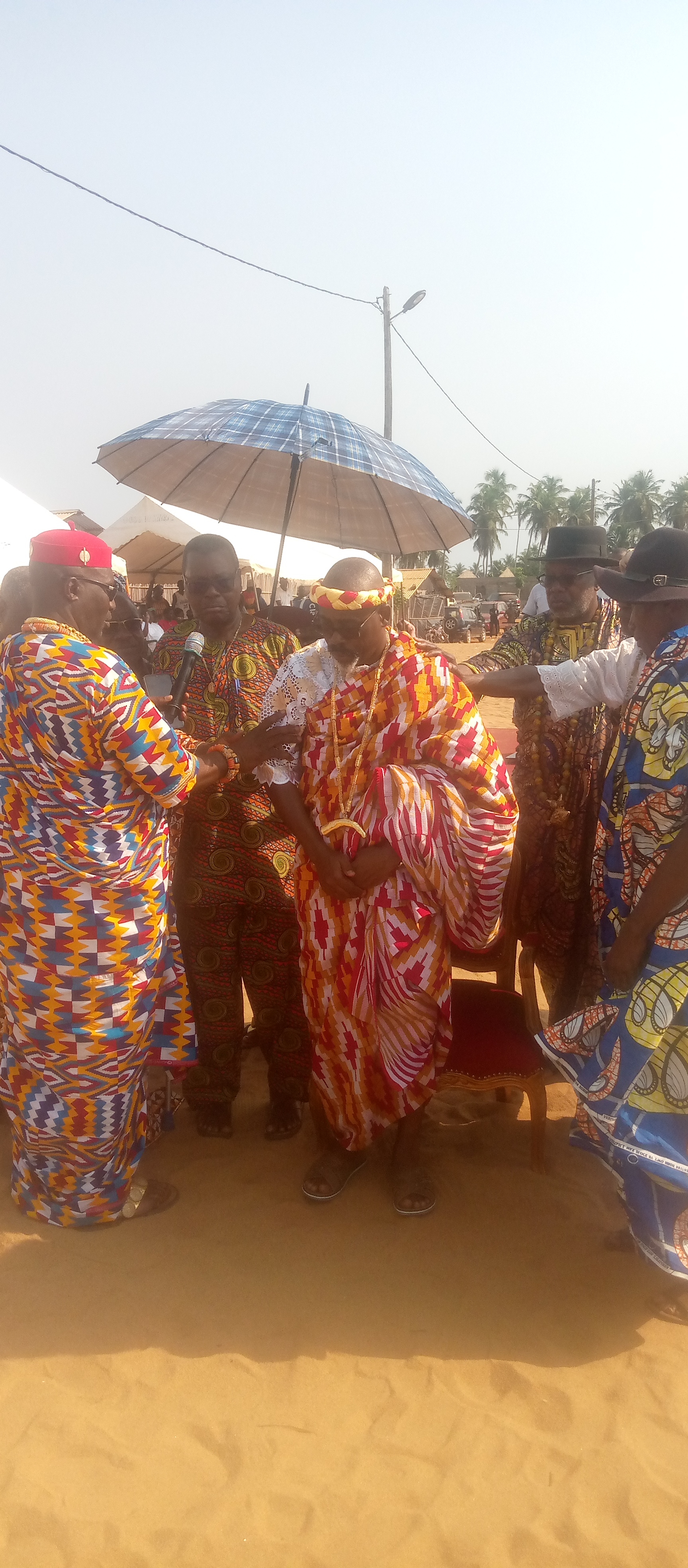 Le maire Joachim Beugré a reçu l'onction des chefs de terre Le maire Joachim Beugré a reçu l'onction des chefs de terre