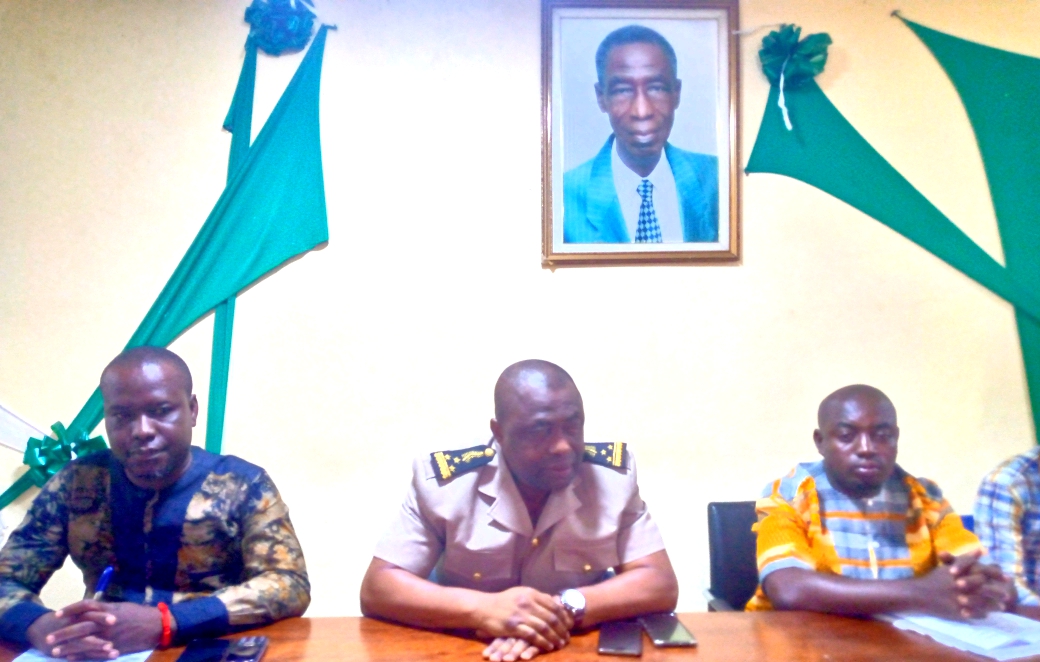 Le préfet de région Djiké Raymond a rassuré la jeunesse de Côte d'Ivoire Le préfet de région Djiké Raymond a rassuré la jeunesse de Côte d'Ivoire