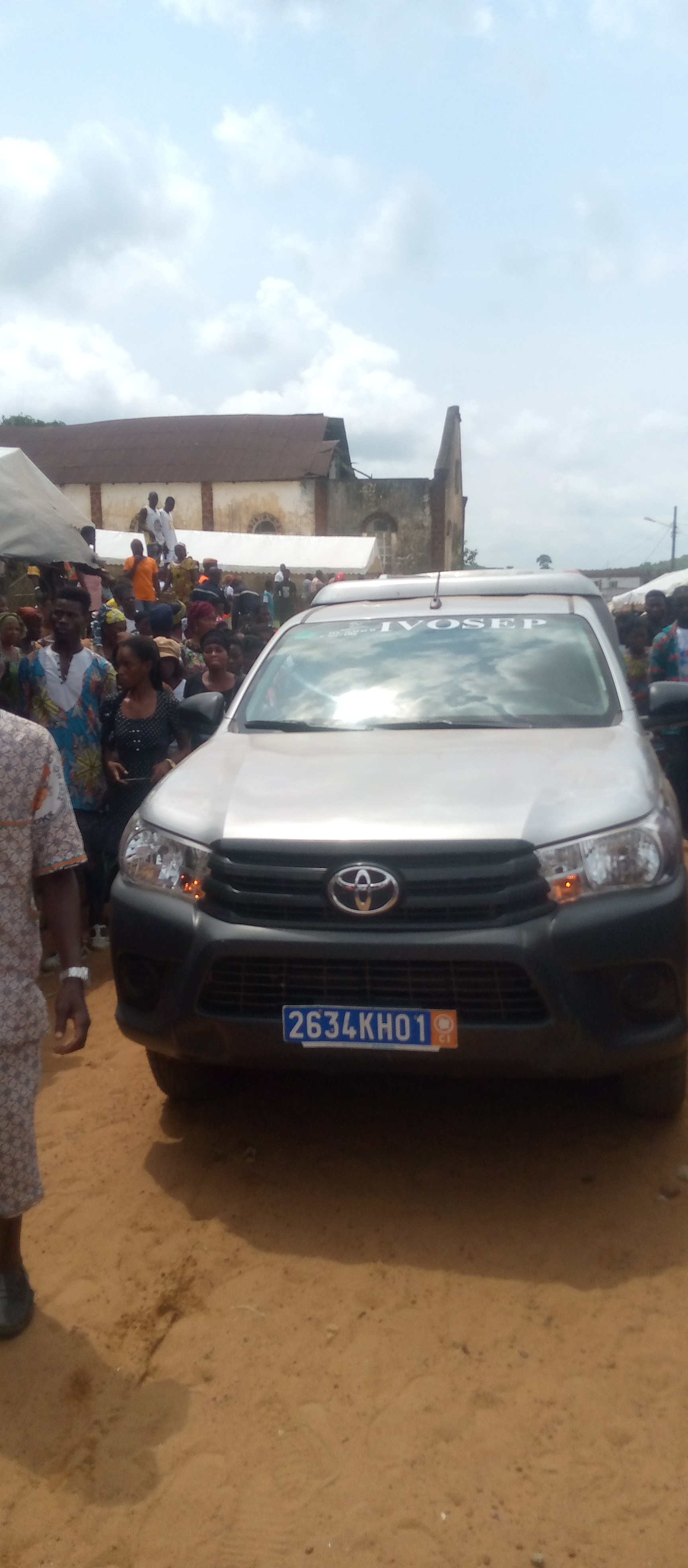 Le corps de Affi Fulgence conduit à sa dernière demeure Le corps de Affi Fulgence conduit à sa dernière demeure