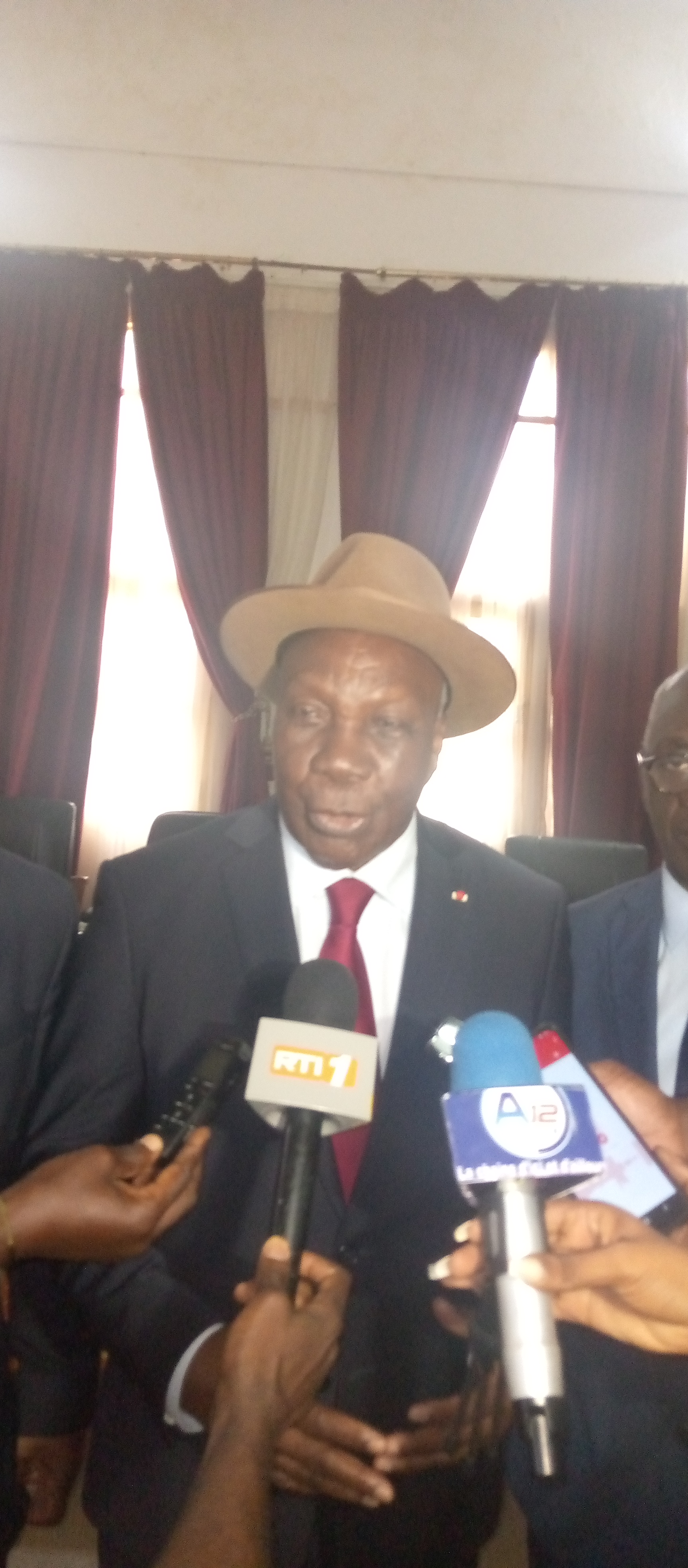 Le ministre, gouverneur du district autonome des Lagunes, Vincent Lohouess Essoh